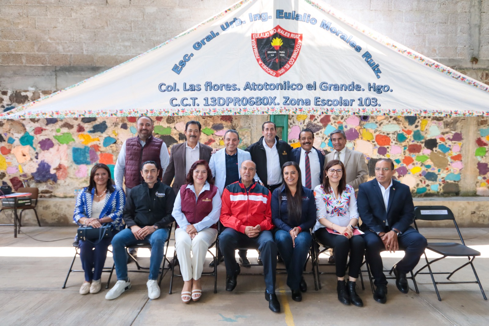 Entregan mobiliario y tecnología a escuela de Atotonilco el Grande
