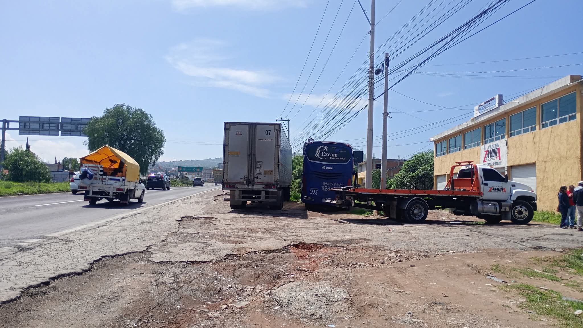 Transportistas liberan paso tras bloqueo en la carretera Pachuca-Actopan: ve por qué protestan