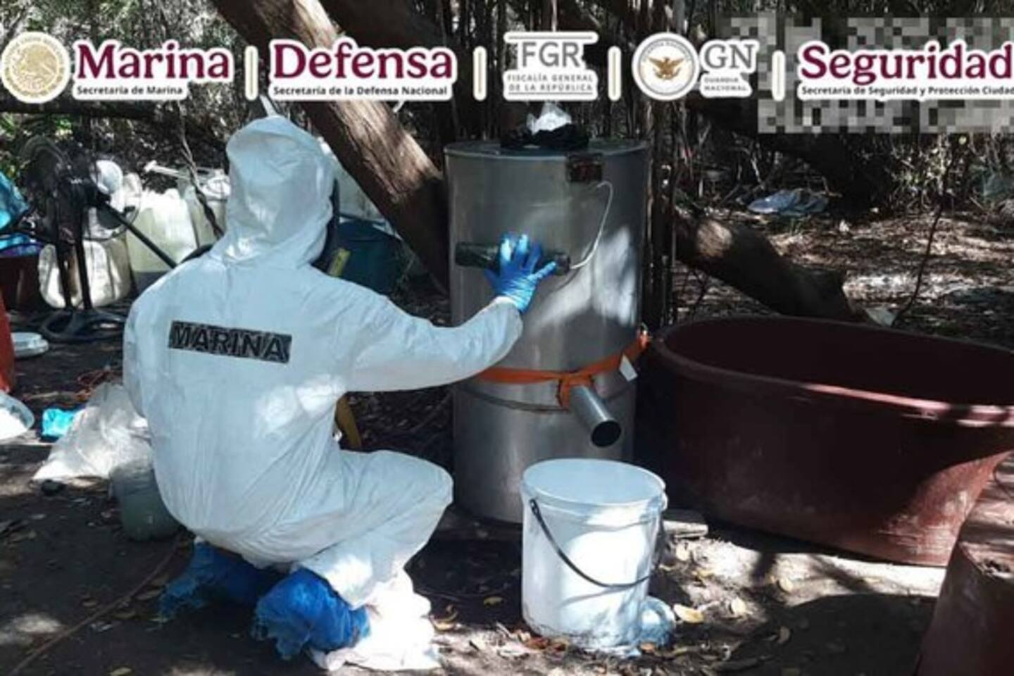 Aseguran dos narcolaboratorios en Sinaloa y decomisan casi 5 toneladas de metanfetamina