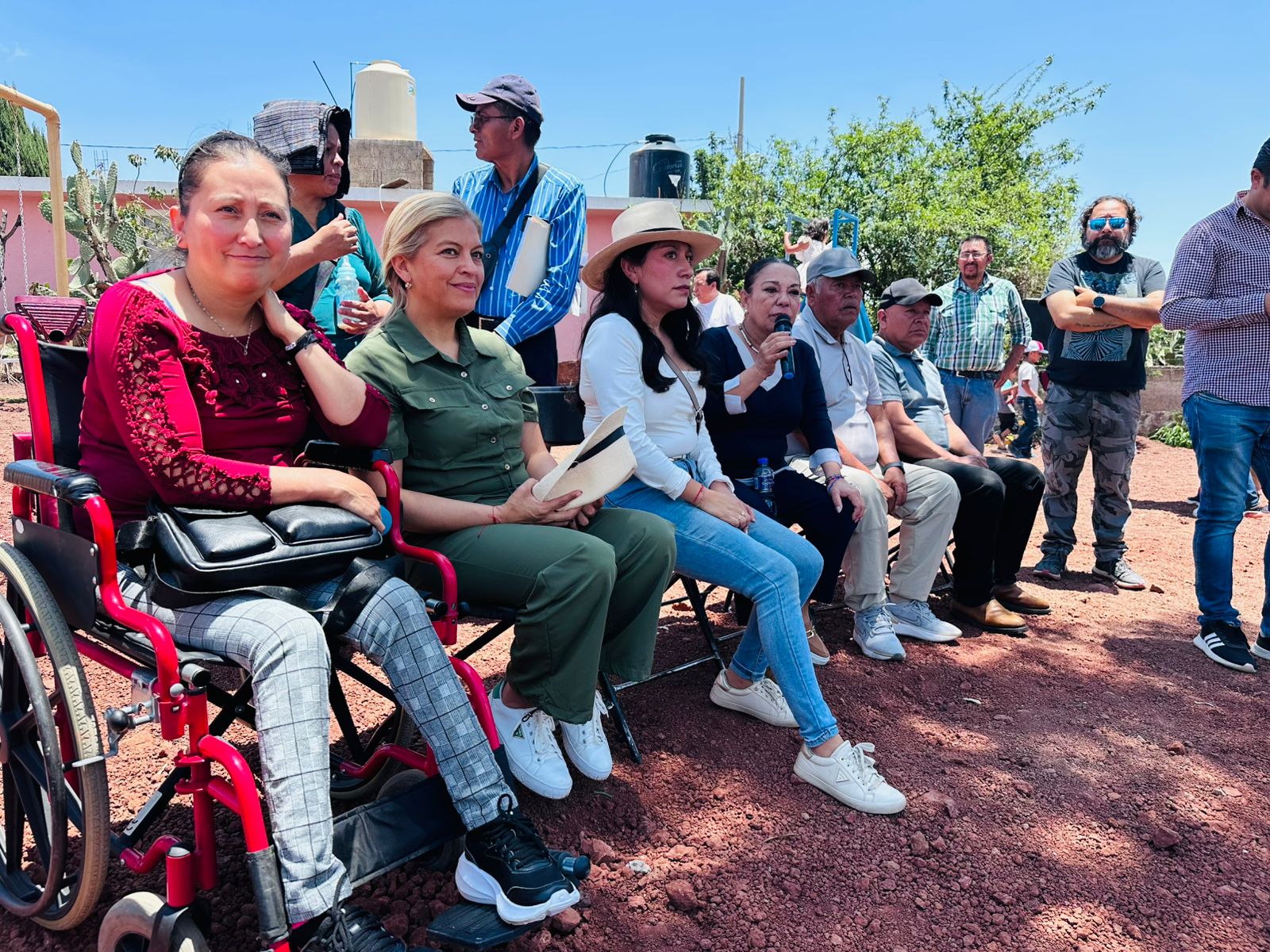 Tulancingo: Edil Lorena García inaugura parque en Rojo Gómez y compromete rehabilitación de de Casa de Salud en Mimila