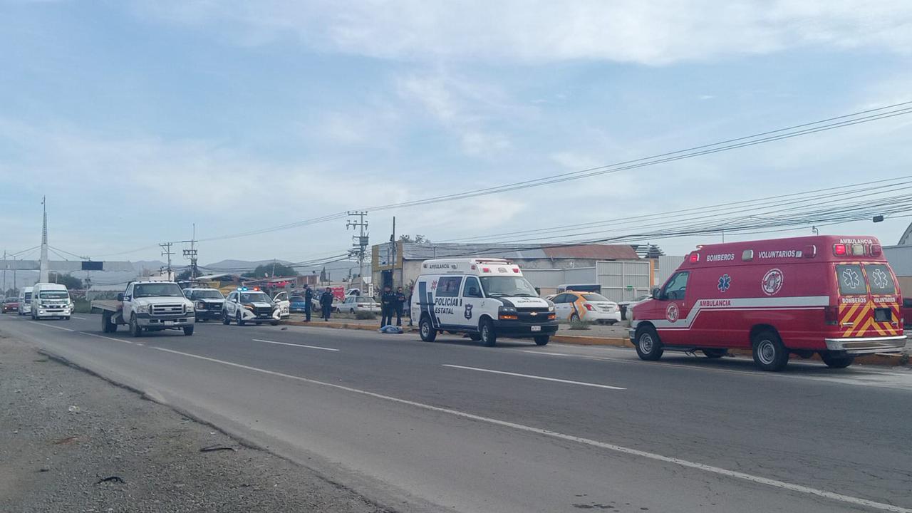 [VIDEO] ¡No se detuvo! Conductor arrolla a un hombre y escapa en la Pachuca–Cd. Sahagún