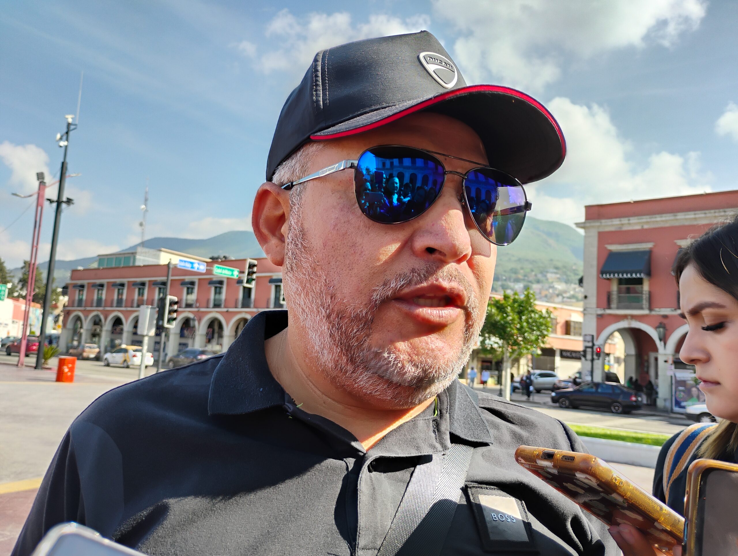 Familia denuncia negligencia tras agresión a agentes de investigación en Pachuca