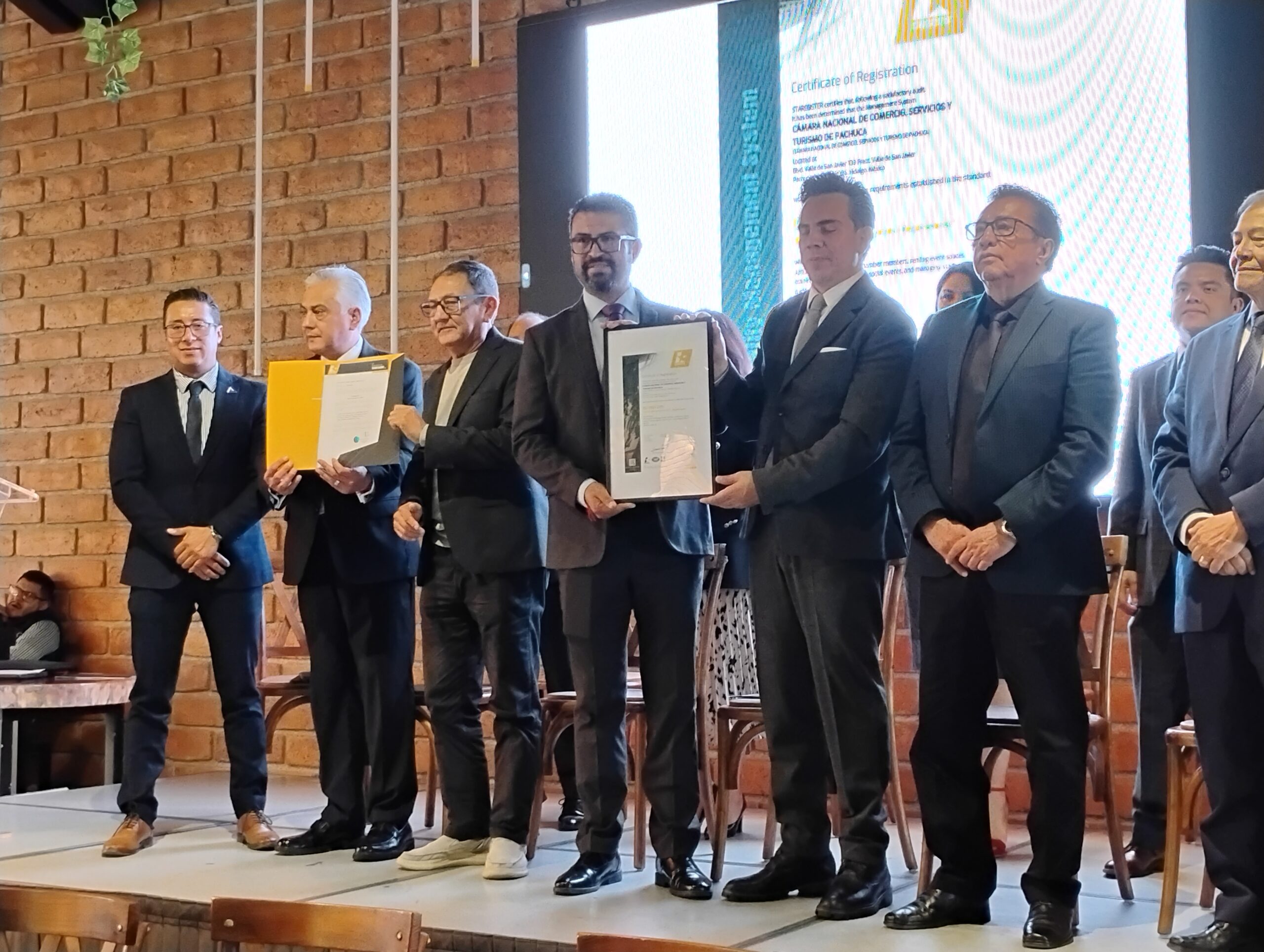 Entre controversia, Canaco Pachuca logra certificación internacional en gestión de calidad