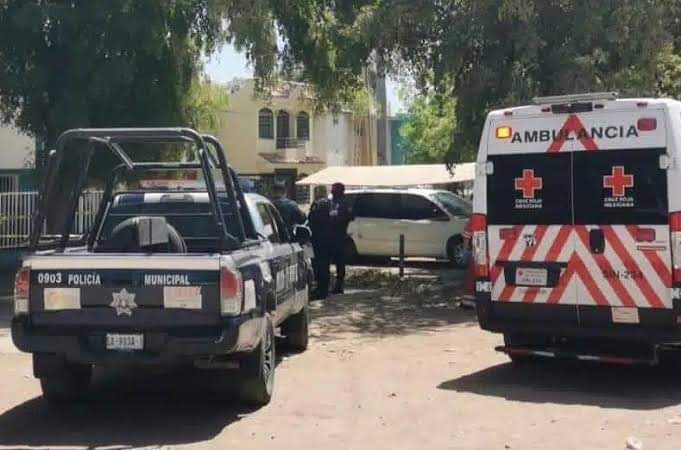 Choque entre combi y auto en Ixmiquilpan; tres lesionados