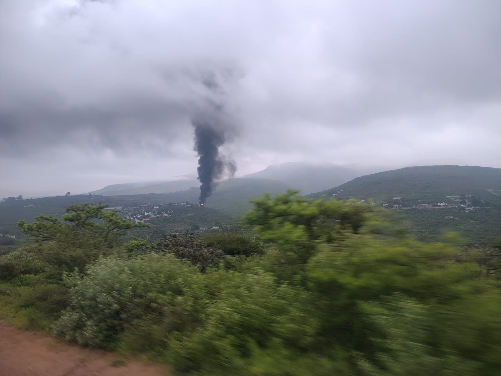 Camionetas incendiadas en Tepetitlán traían presunto huachicol