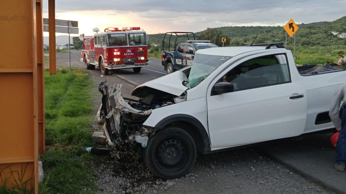 Accidente en la Pachuca-Sahagún conductor lesionado tras chocar su camioneta contra un poste