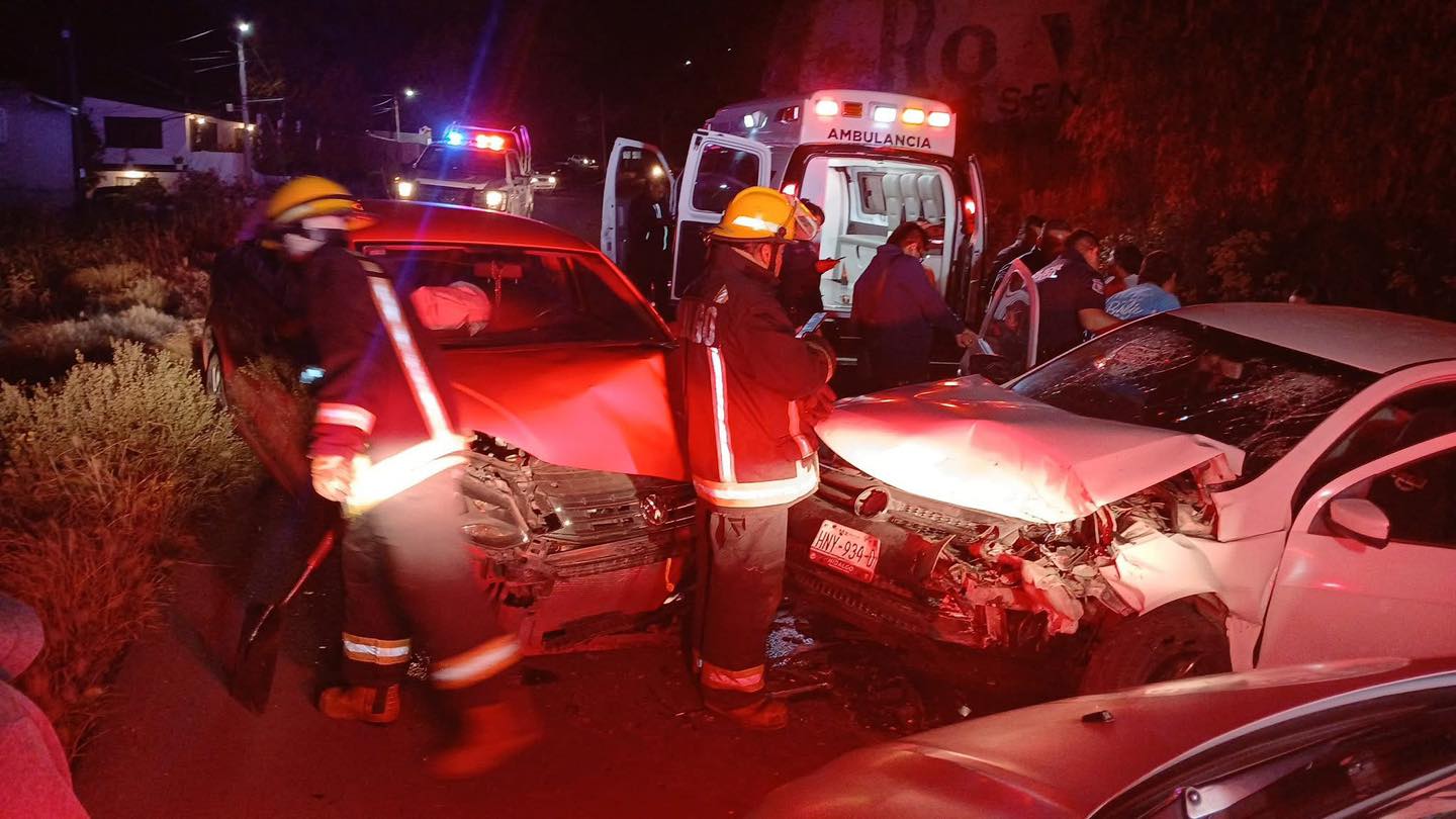 Accidente en la carretera Pachuca-Real del Monte deja tres lesionados