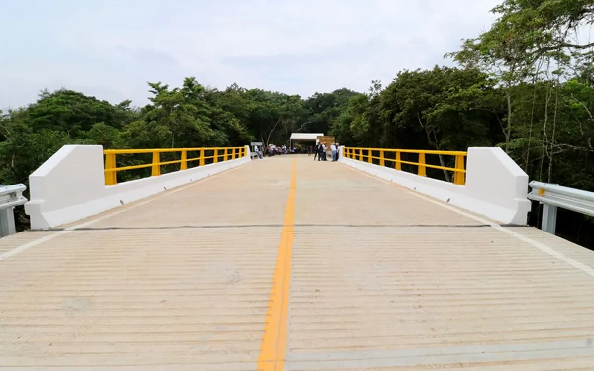 Anuncian construcción de puente vehicular en Xochiatipan