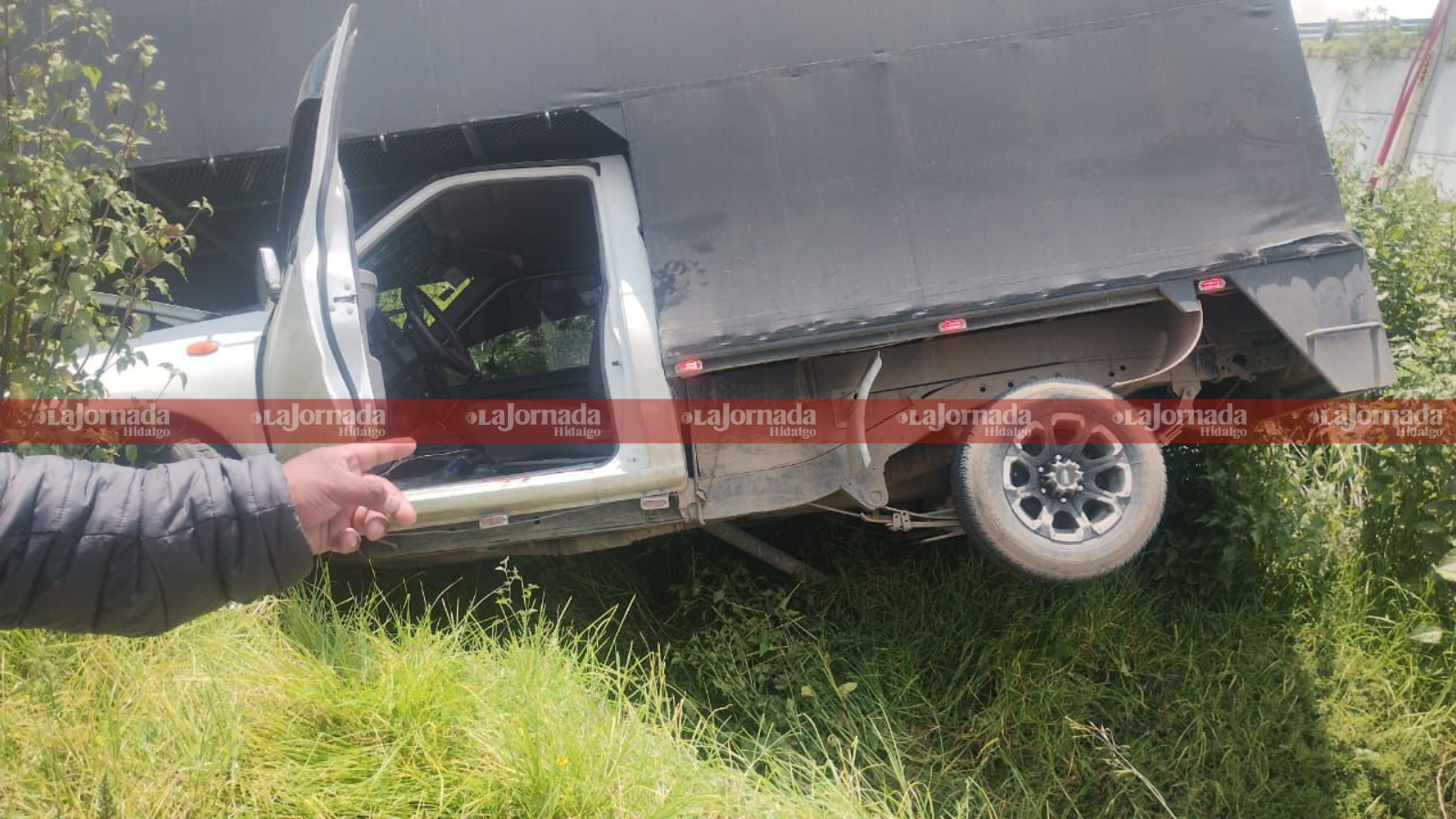 Accidente en la México-Pachuca: Camioneta vuelca cerca del arco norte en Tolcayuca