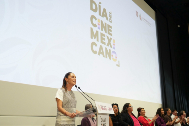 Claudia Sheinbaum conmemora Día del Cine Mexicano en la Cineteca Nacional junto a mujeres indígenas