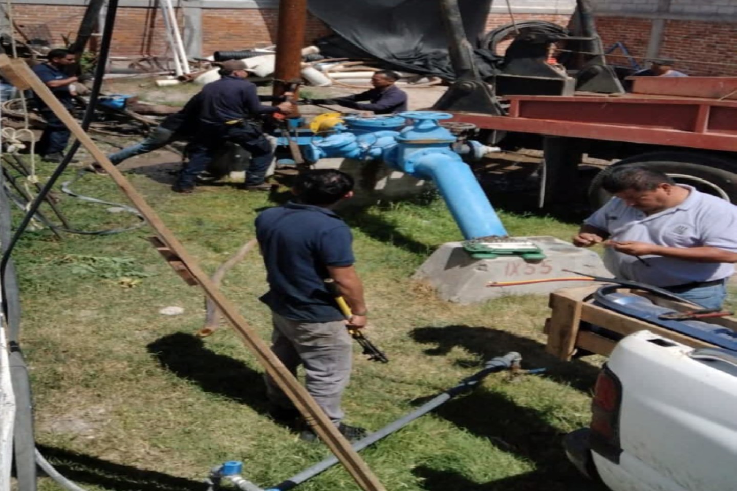 Habitantes del barrio del Fitzhi en Ixmiquilpan llevan cuatro días sin agua potable