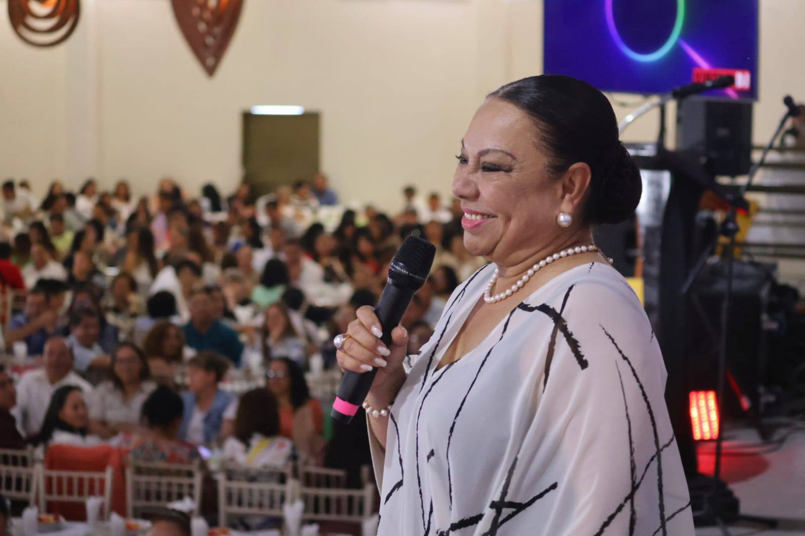 ¡Más de medio millón! Así fue el costoso desayuno que ofrecieron a docentes en Tulancingo