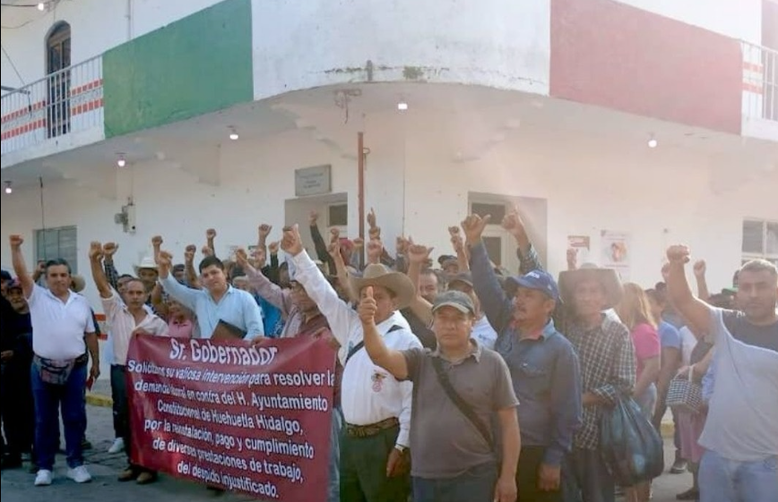 Presidencia de Huehuetla cumple cinco días tomada por extrabajadores: exigen pagos y reinstalación