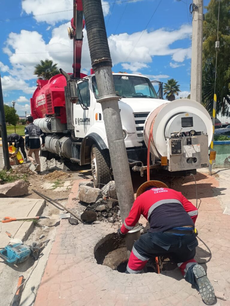 Realizan mantenimiento profundo a drenajes en Tizayuca