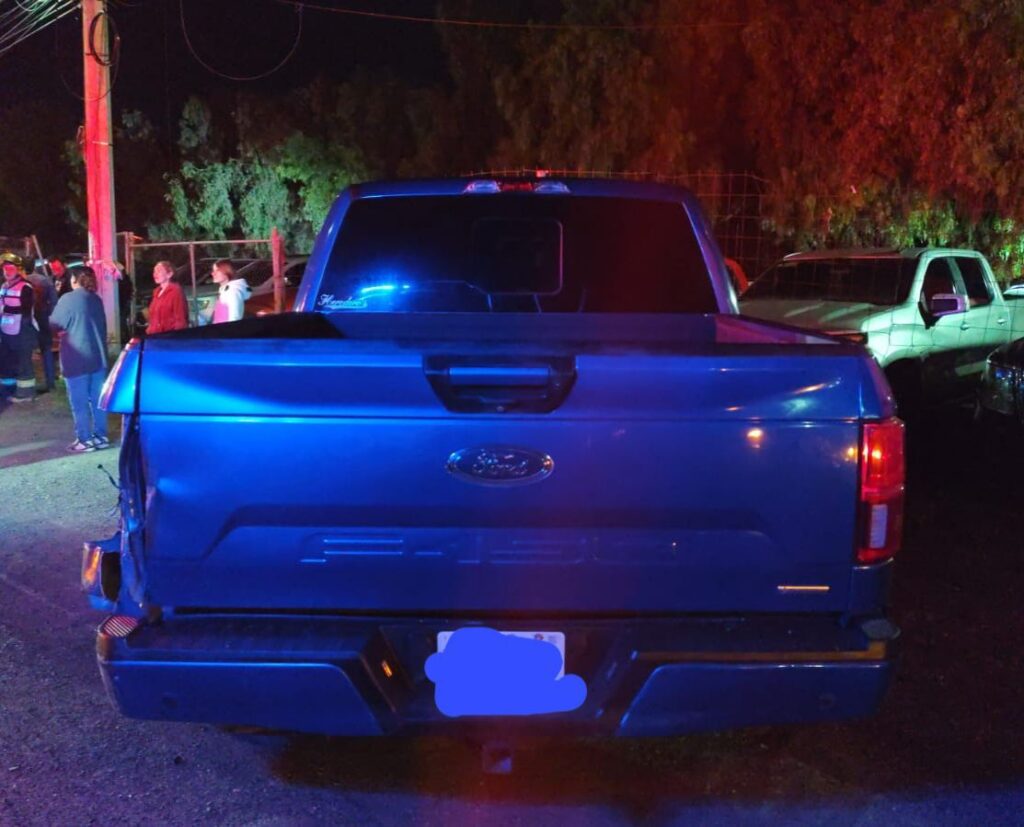 Camioneta F-150 detenida tras persecución en Mineral de la Reforma que dejó lesionados y daños. Foto: Cortesía