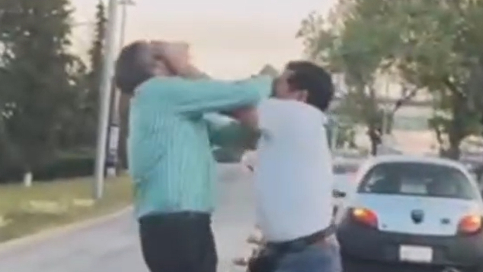 VIDEO | Riña en el bulevar Felipe Ángeles