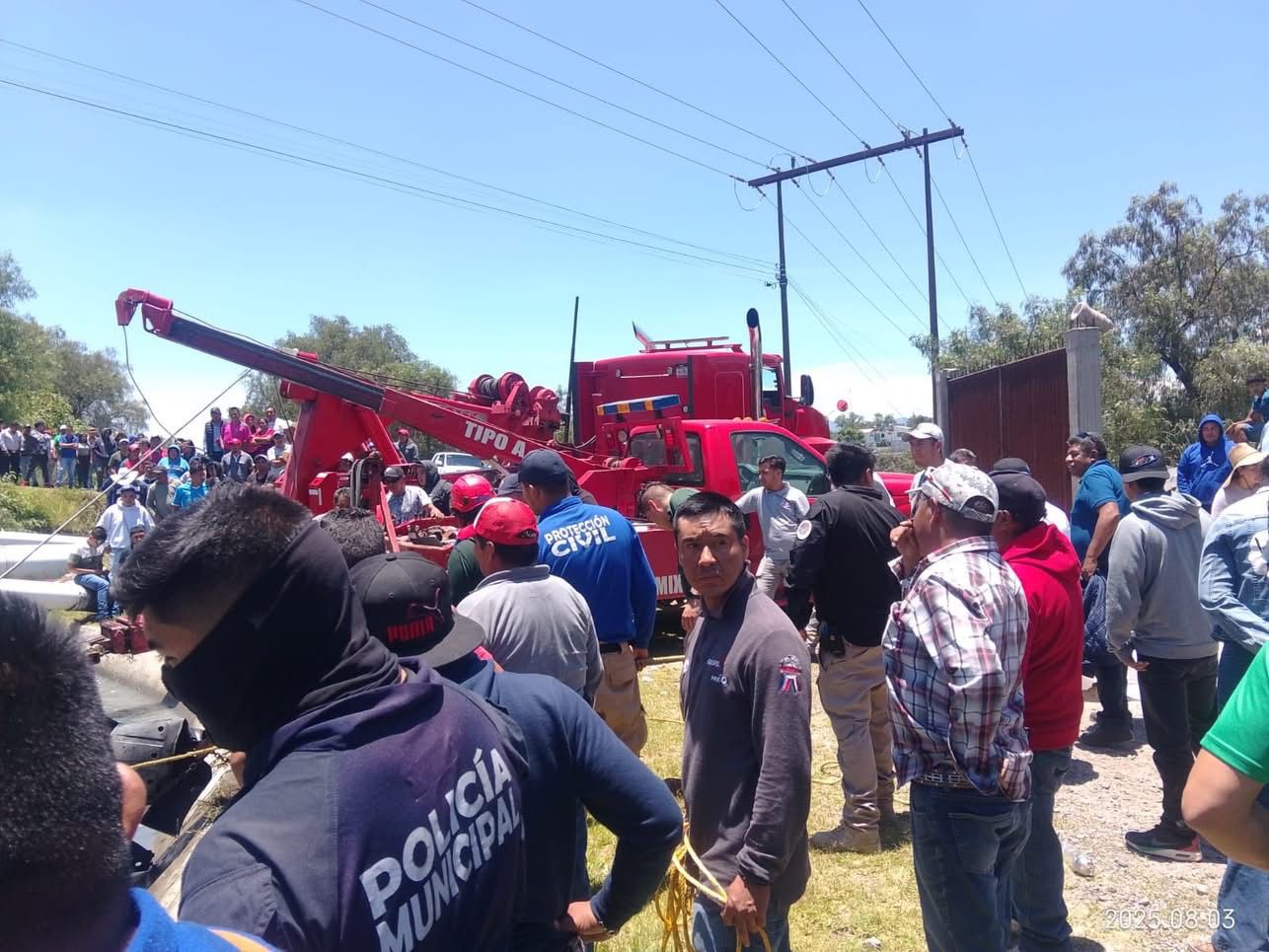 Accidente en canal de aguas negras: dos muertos y un menor desaparecido en Tezontepec