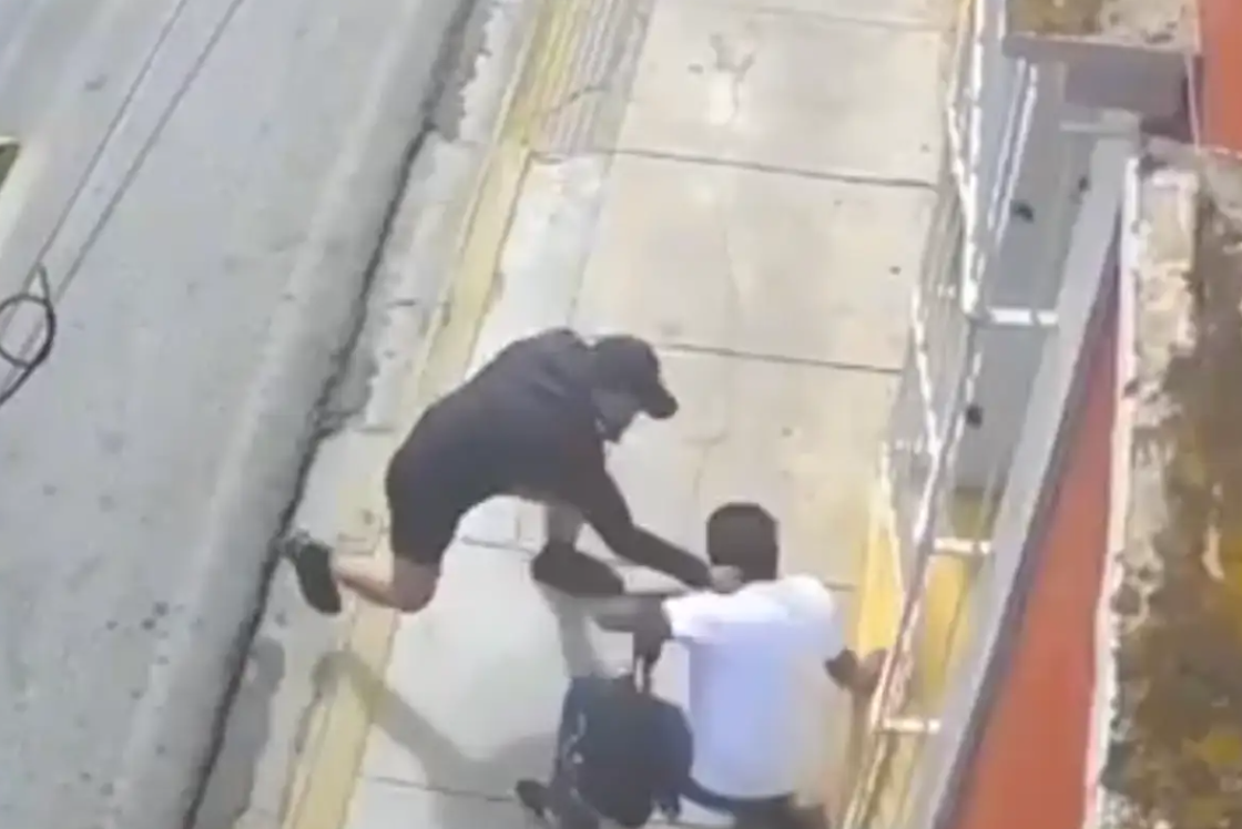 Ciclista agrede a peatón en ciclovía; mira el VIDEO