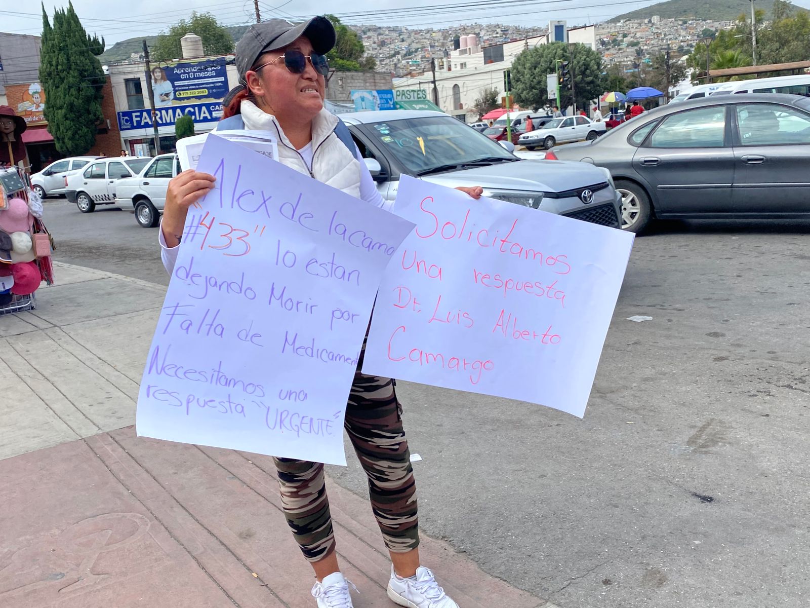 “Lo están dejando morir”: madre clama por medicamento para su hijo | VIDEO