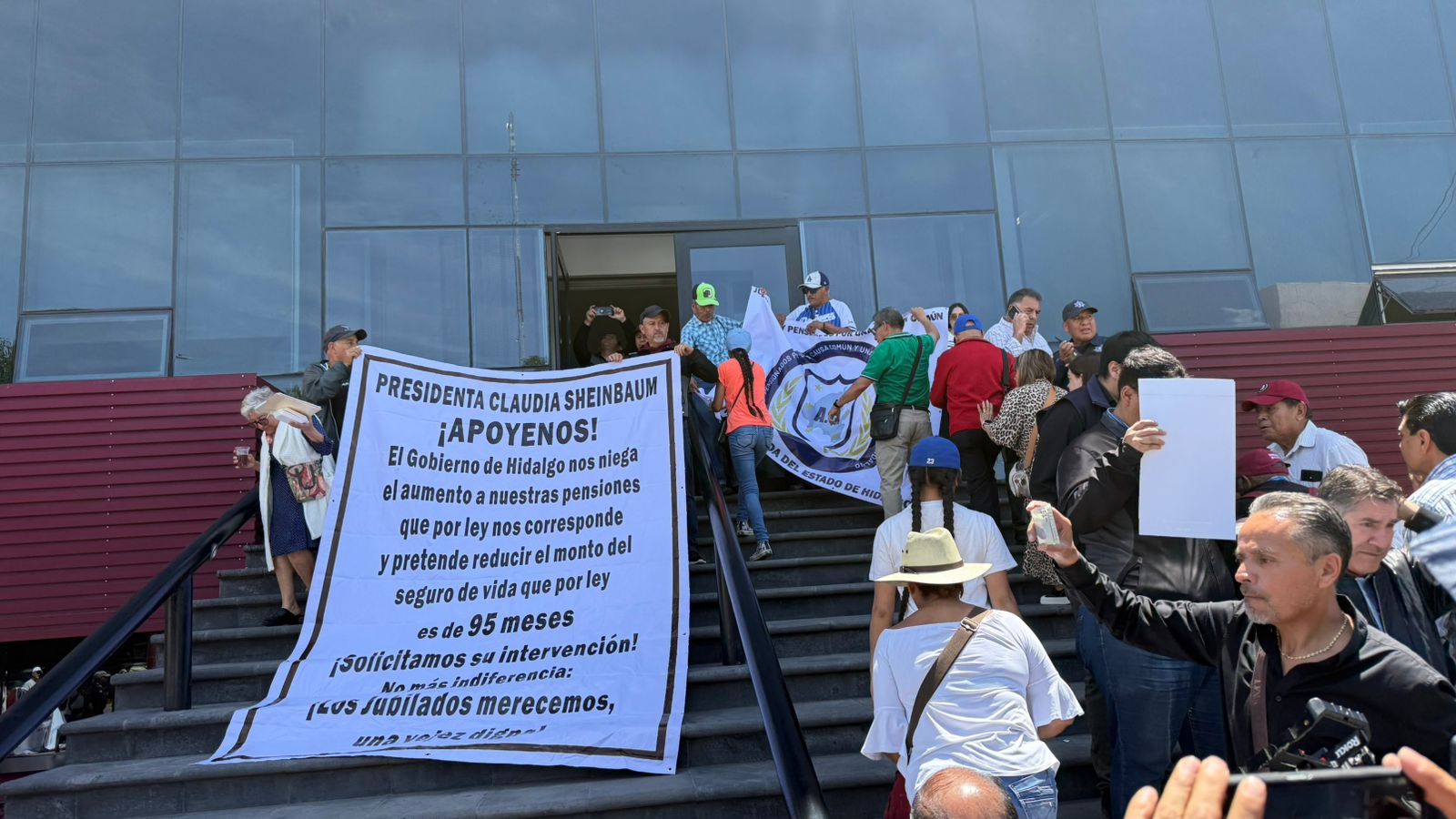 ALERTA VIAL | Jubilados marchan en Pachuca por pensiones justas