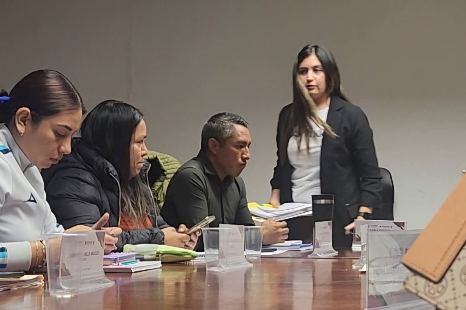 “Yo doy por terminada la sesión”: alcaldesa de Cardonal se retira entre cuestionamientos | VIDEO