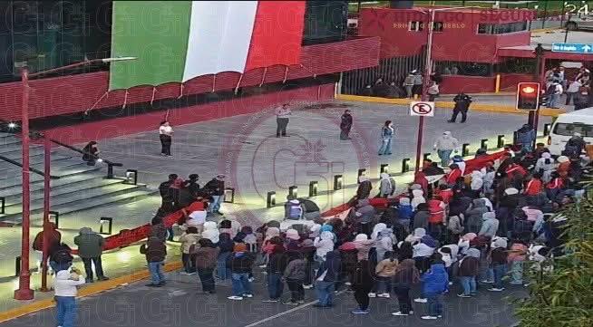 Protesta de El Mexe en Palacio de Gobierno