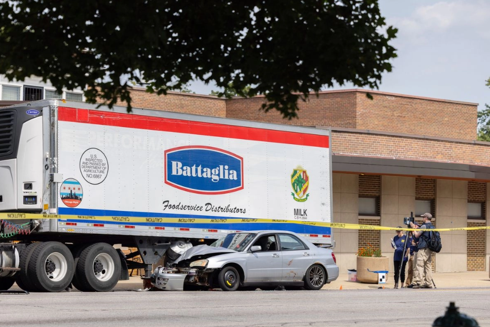 Agente del ICE mata a tiros a migrante durante intento de detención en Chicago