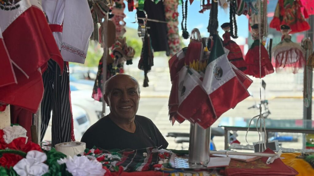 Alberto comenzó en el comercio por herencia de sus suegros. Foto: Dulce Castillo