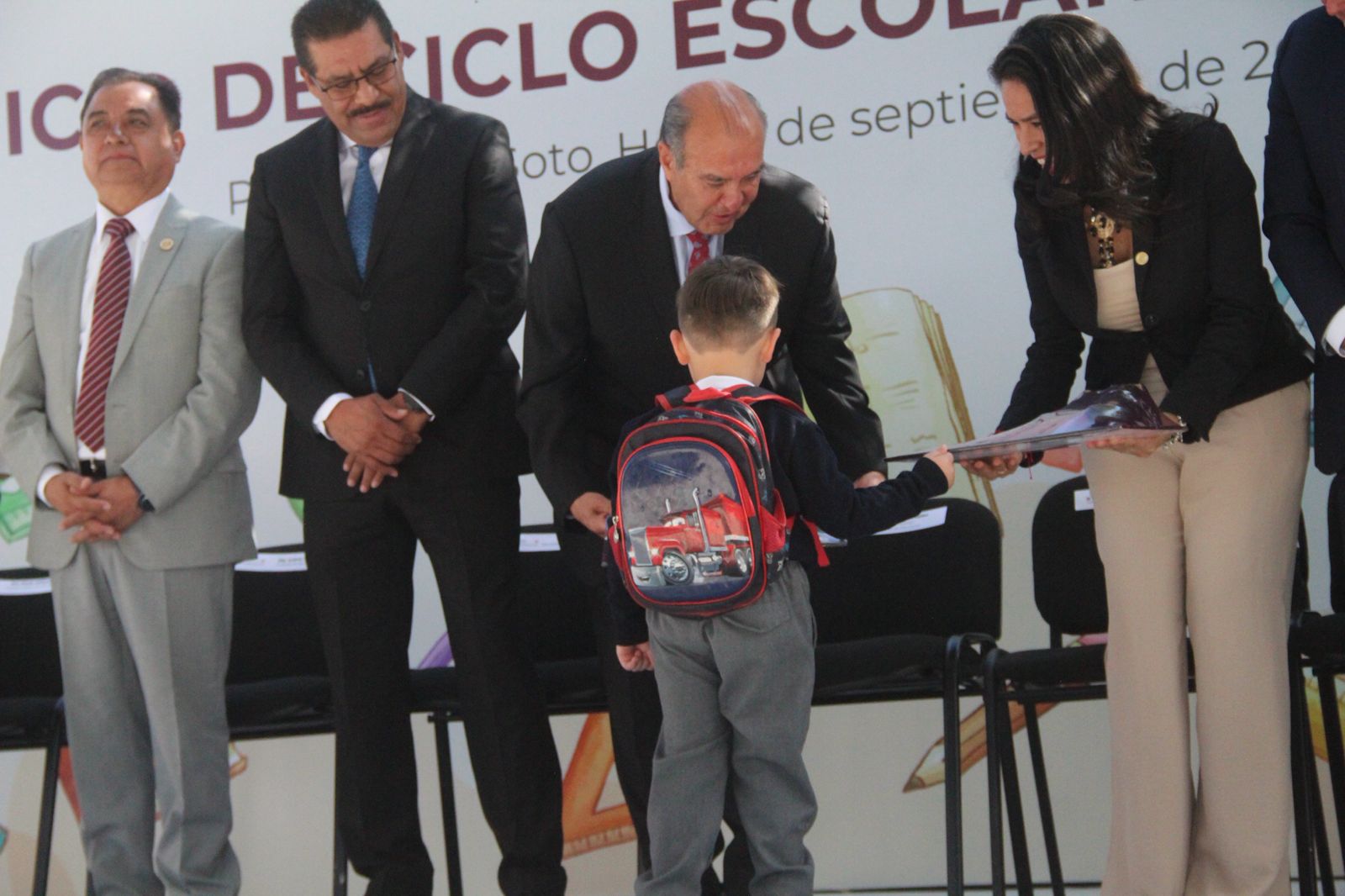 Con becas, apoyos y escuelas renovadas, inicia ciclo escolar en Hidalgo