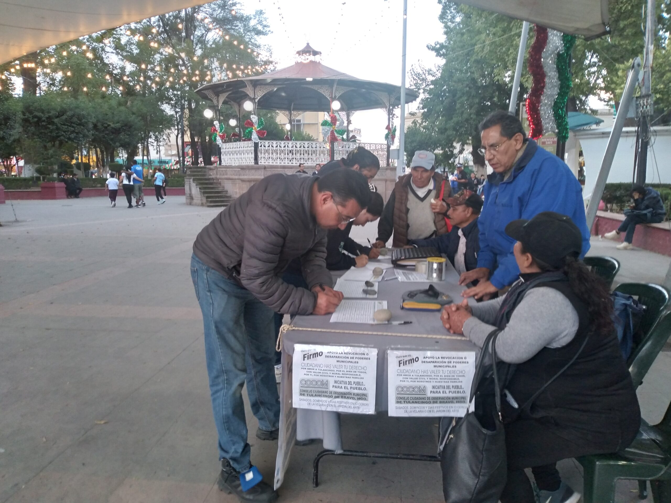 Ciudadanos de Tulancingo recolectan firmas para remover a la presidenta municipal