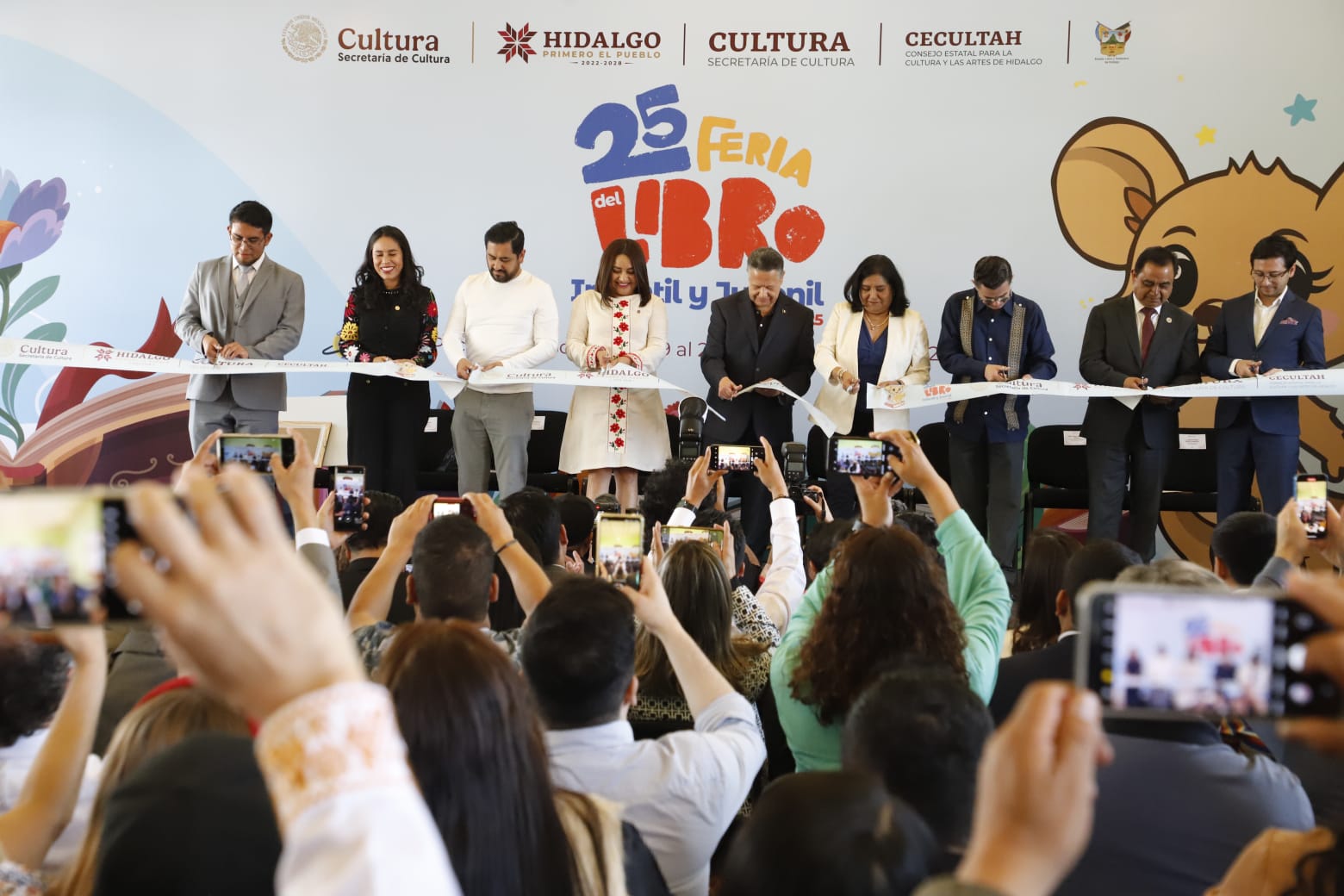 Julio Menchaca inaugura la Feria del Libro Infantil y Juvenil en Hidalgo