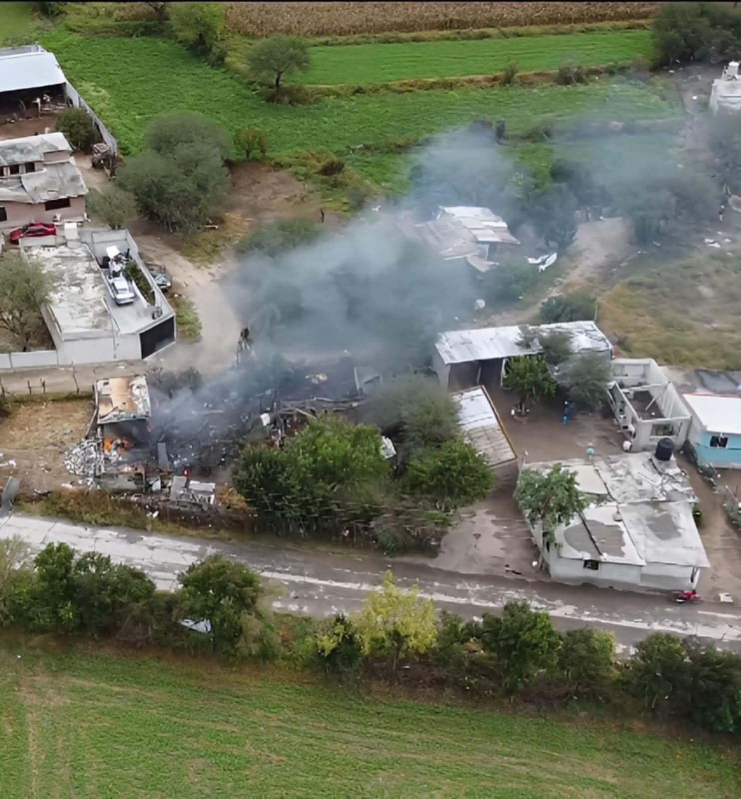 Suman tres fallecidos por explosión de polvorín en Santiago de Anaya
