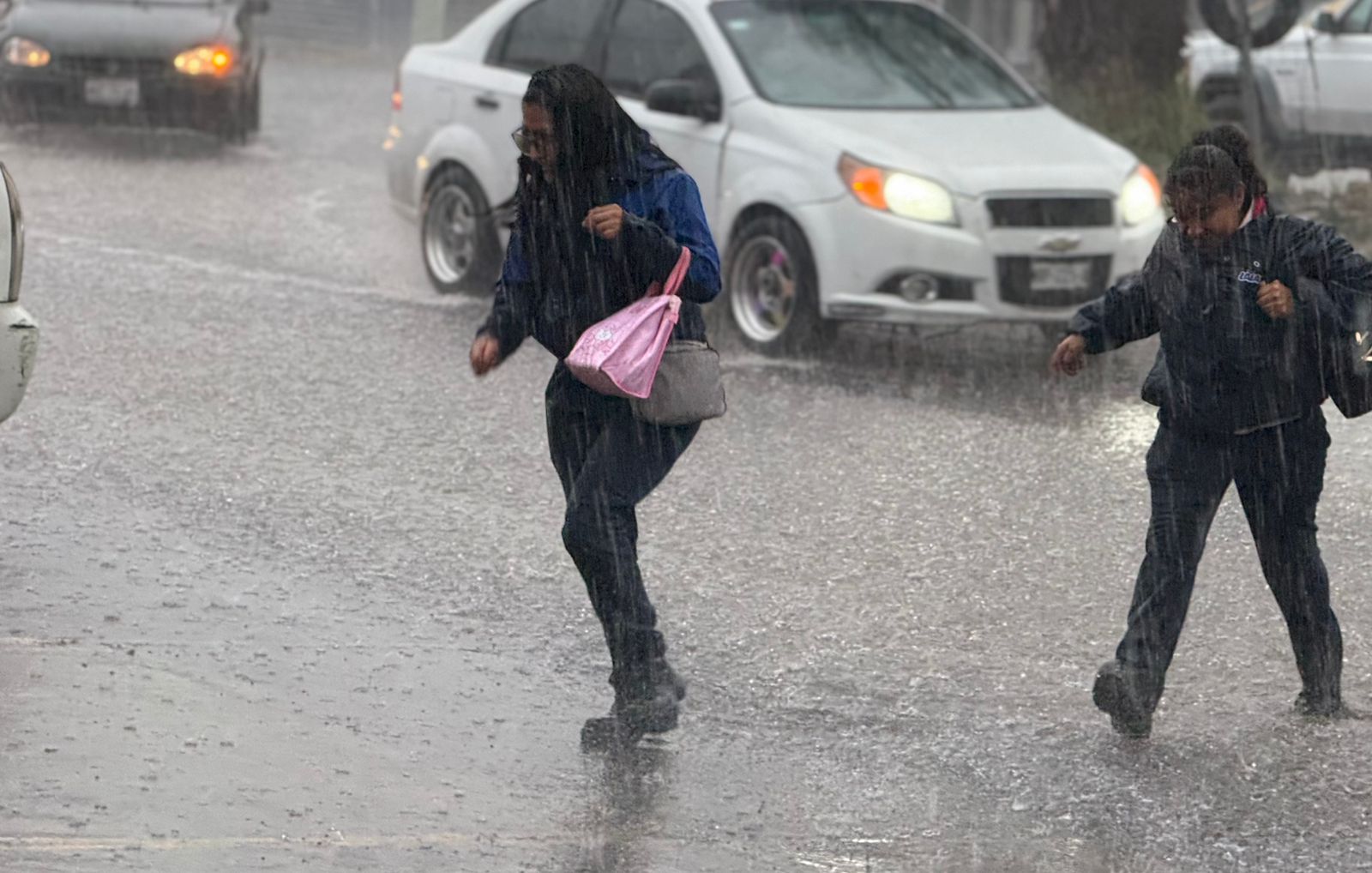 Lluvia en Pachuca y Mineral de la Reforma deja inundaciones y caos vial | VIDEOS