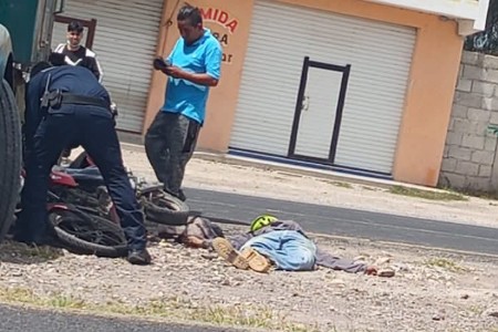 Motociclista muere tras ser embestido por tractocamión en Actopan