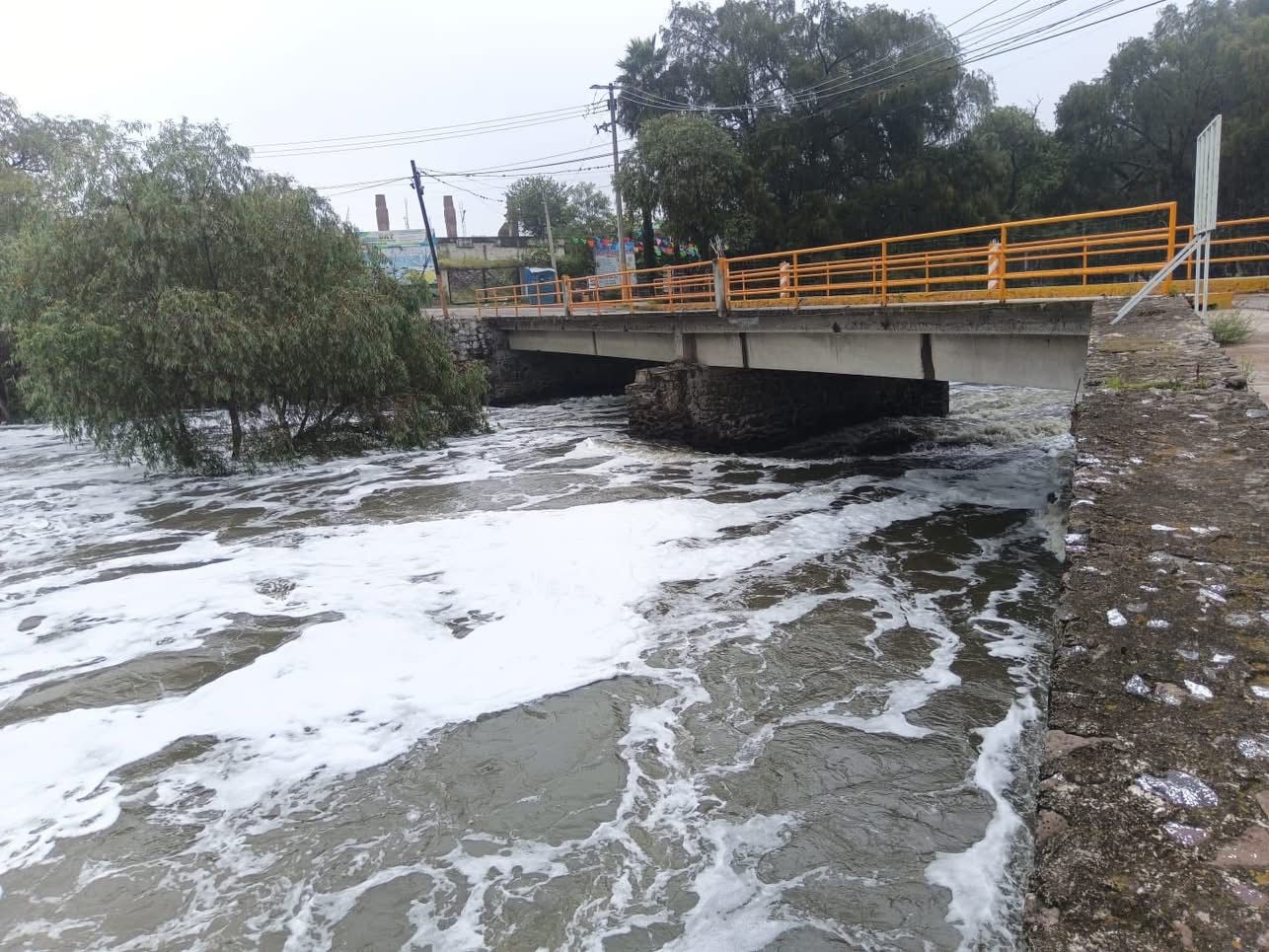 Semarnat aplica multas millonarias a empresas que contaminan río Tula