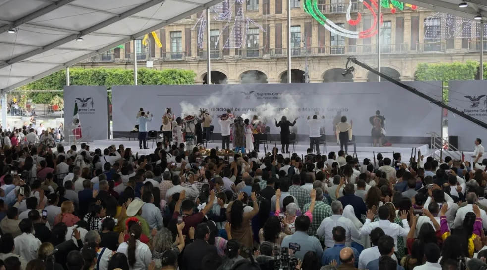 Pueblos originarios entregan bastones de mando a ministros entrantes de la SCJN