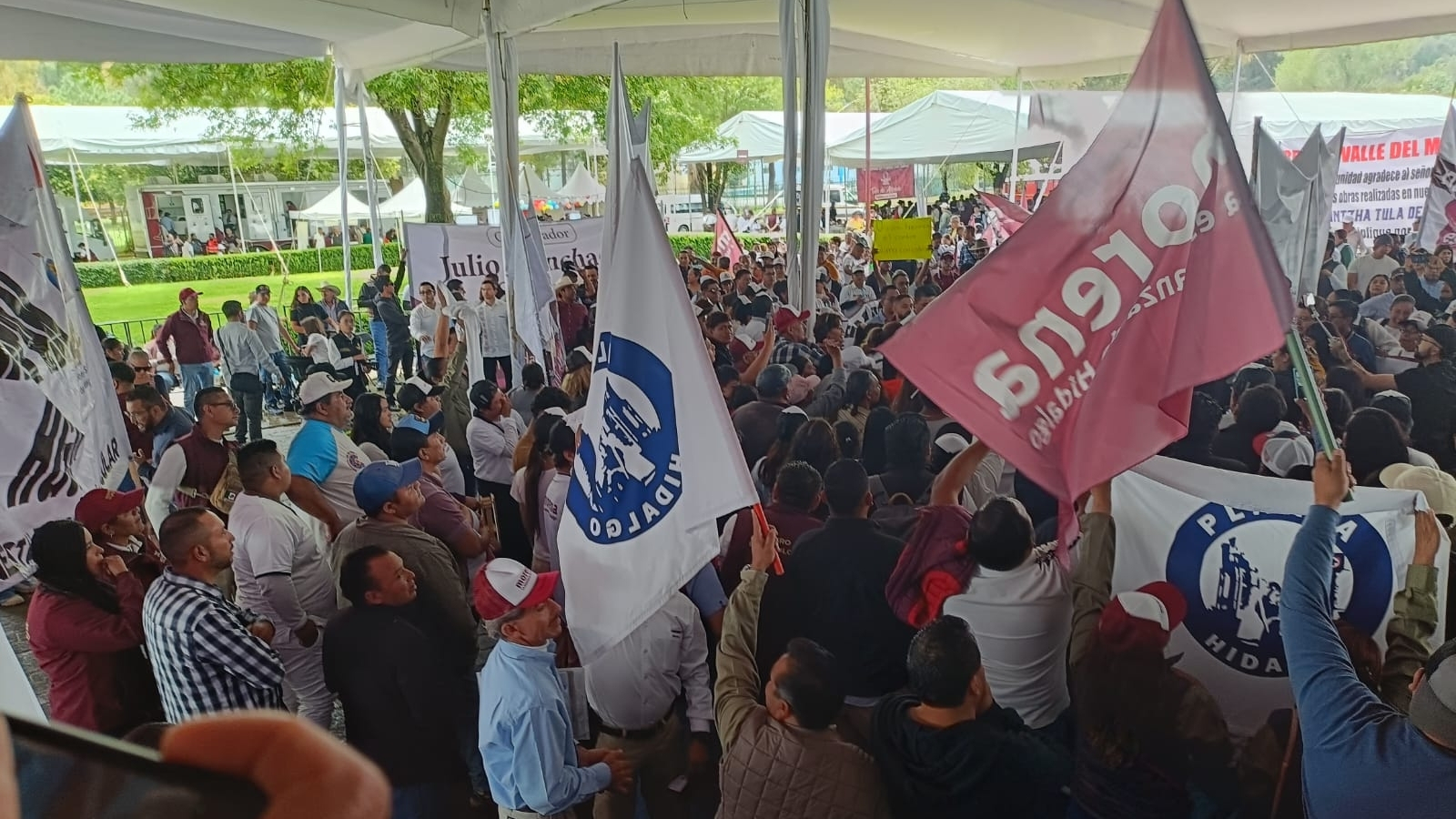 Tercer informe de Julio Menchaca: trabajadores de La Cruz Azul presentes en Tula
