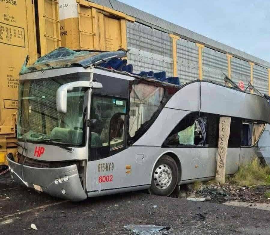 Cae chofer de autobús que intentó ganar paso al tren en Atlacomulco con saldo de 10 muertos