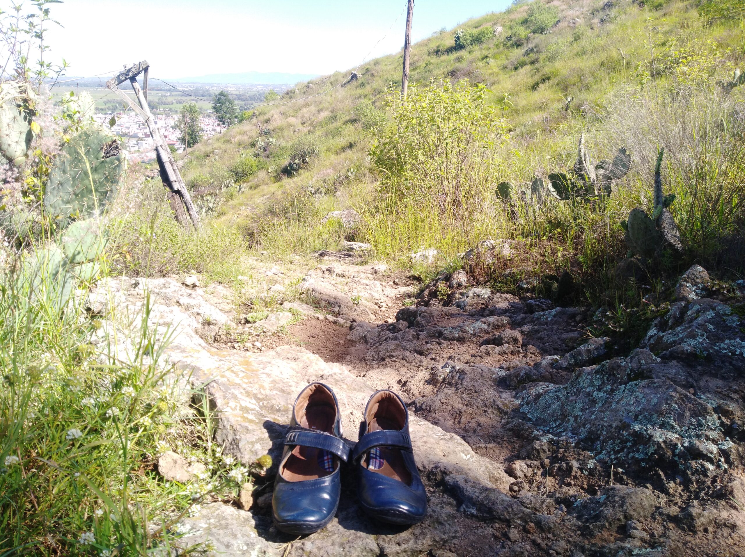 En Huapalcalco, la niñez vive entre vestigios arqueológicos y carencias básicas