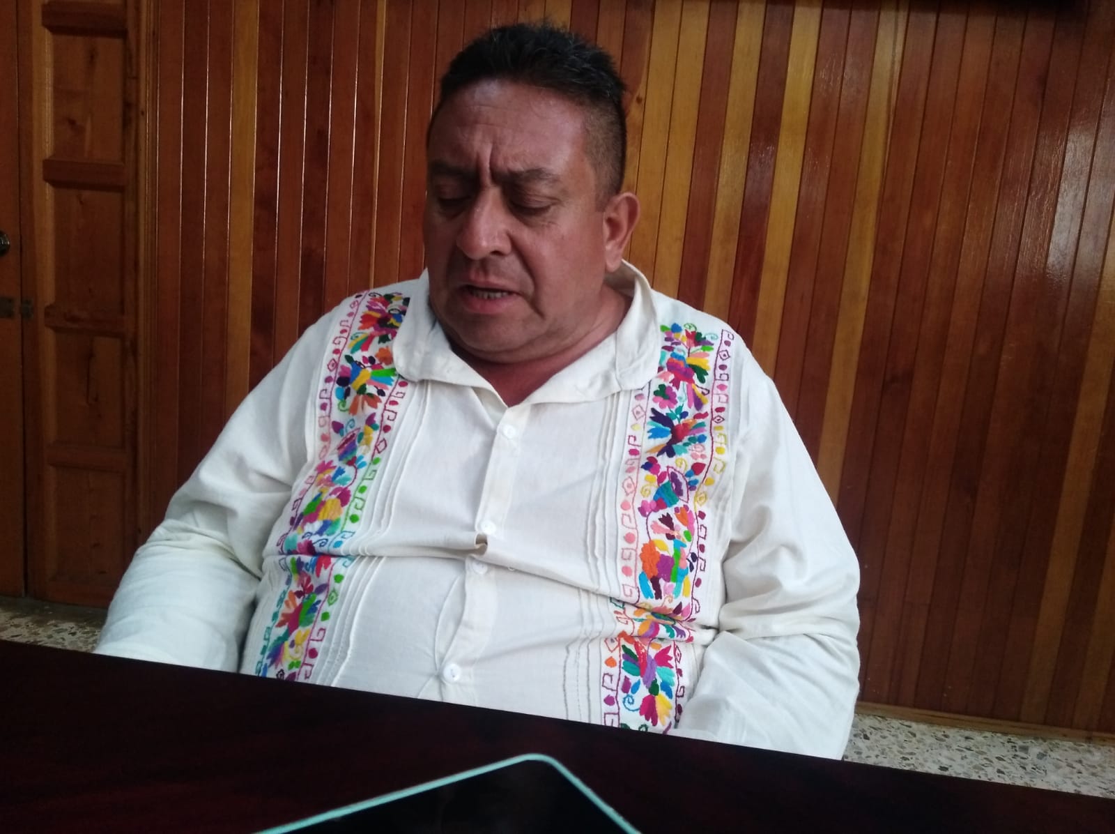 Regidor invidente, ejemplo de compromiso social en Acaxochitlán