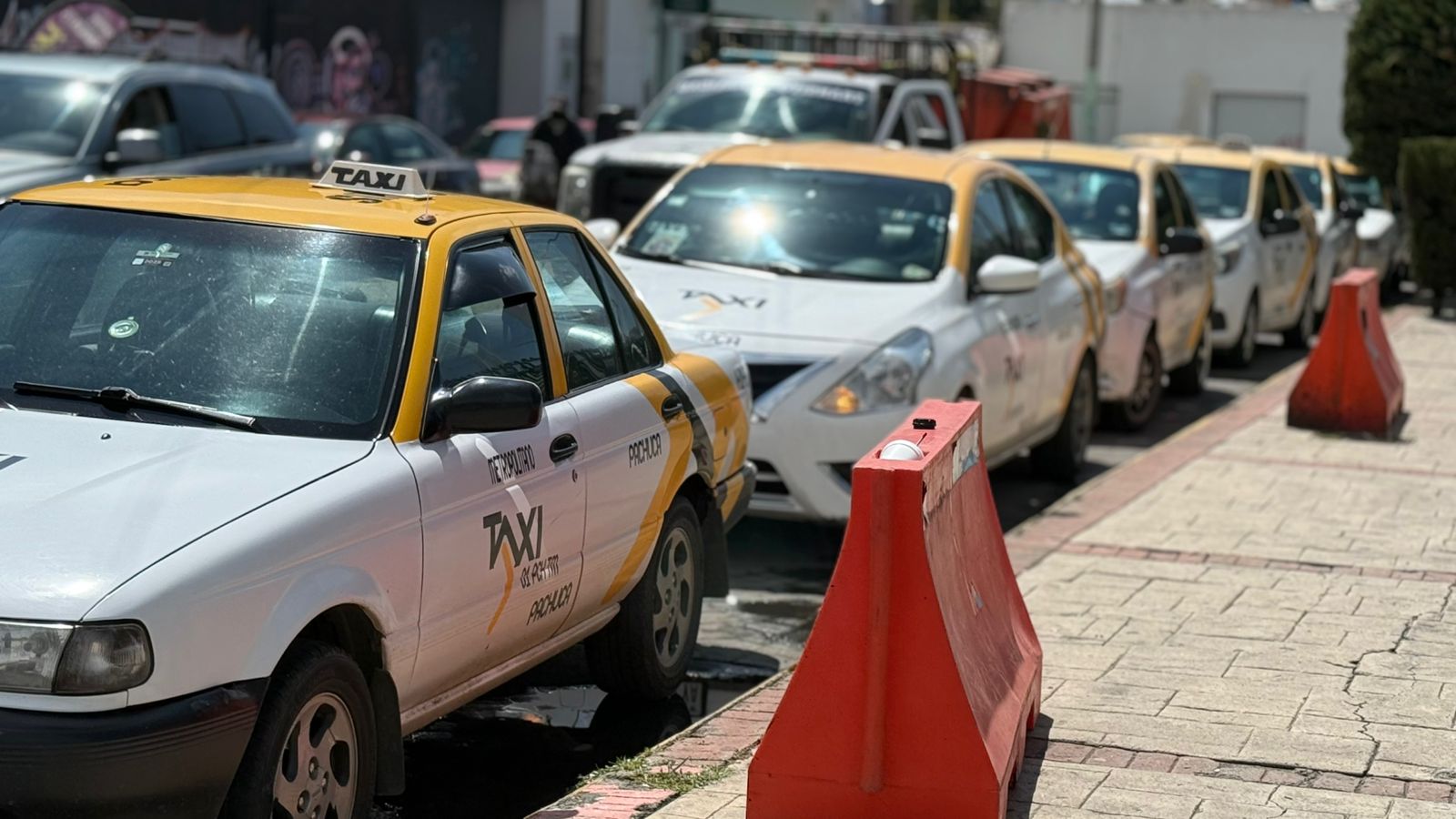 Capacitan a taxistas de Pachuca para mejorar seguridad vial