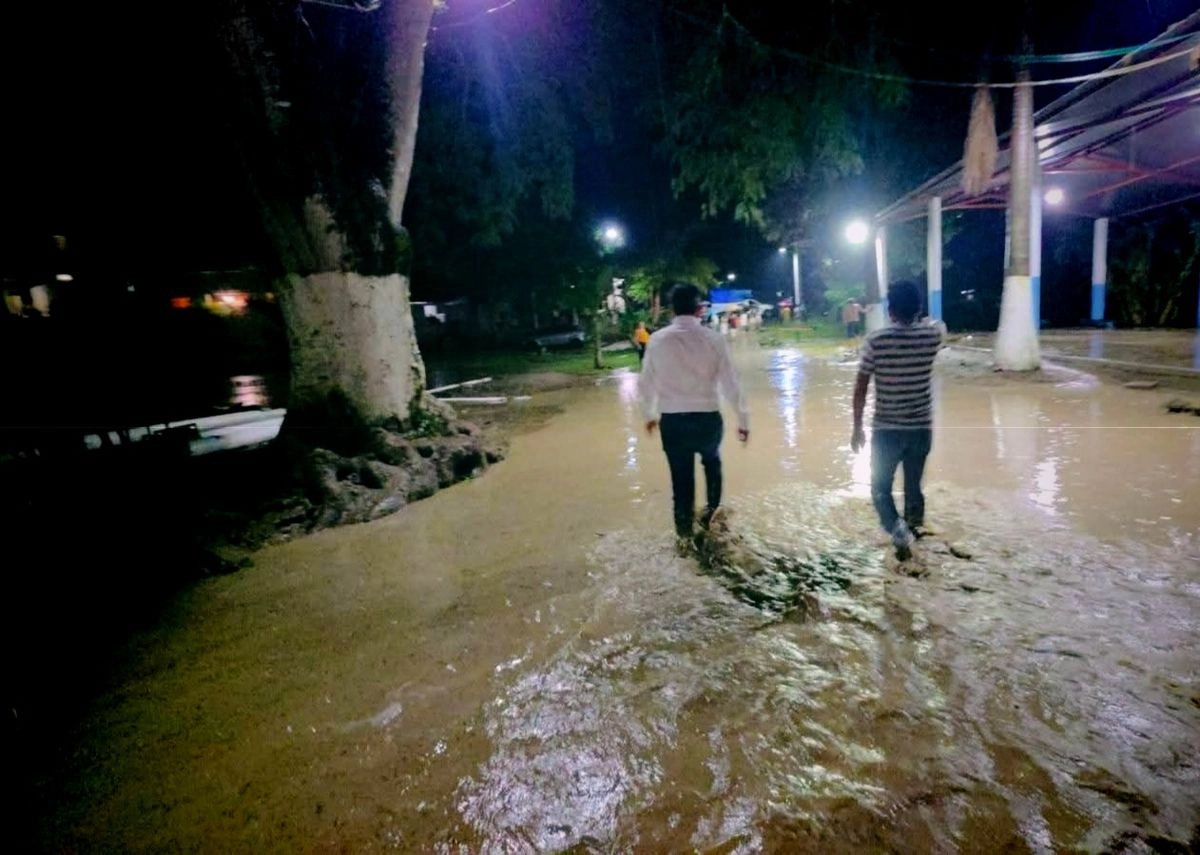 Desbordamiento de río en Huejutla inunda 32 viviendas y la UPN
