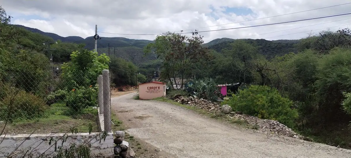 Cierra escuela del Conafe en Hidalgo por falta de niños; ahora es bodega religiosa