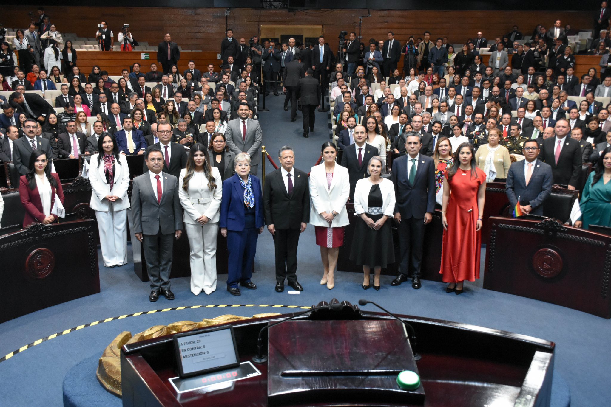 Gobernador de Hidalgo entrega su Tercer Informe al Congreso del Estado de Hidalgo