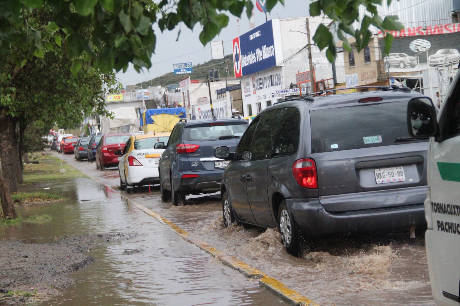 Fuertes lluvias en Pachuca: provocan encharcamientos e inundaciones en varios puntos