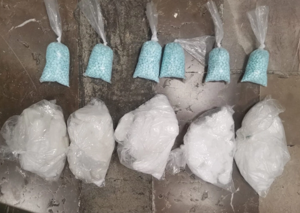 Detienen a 5 mexicanos que operaban laboratorio de cristal en Sudáfrica