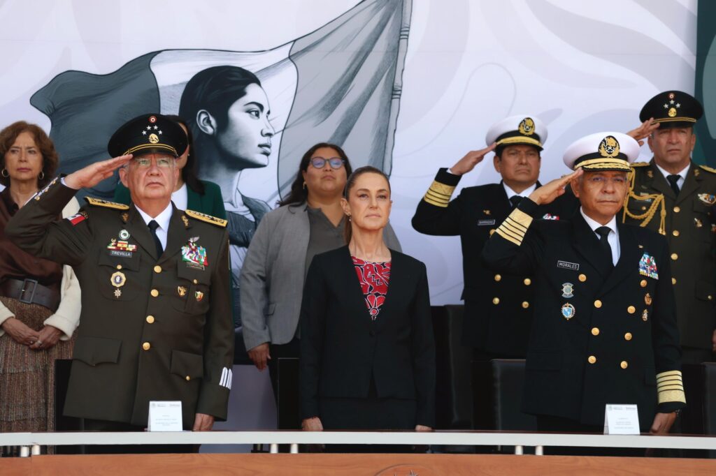 La Jefa del Ejecutivo Federal, realizó el pase de lista de honor a los Niños Héroes de Chapultepec