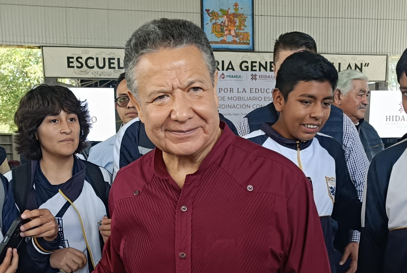 Pemex dona mobiliario para escuelas de Hidalgo