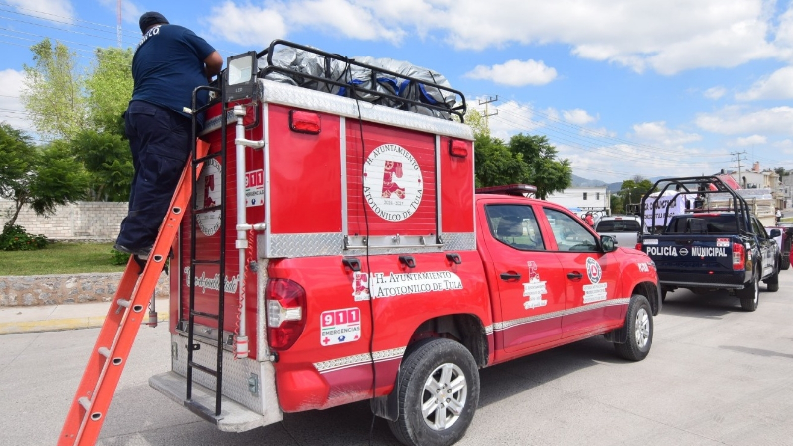 Atotonilco de Tula envía apoyo y maquinaria a zonas afectadas por el huracán Priscilla