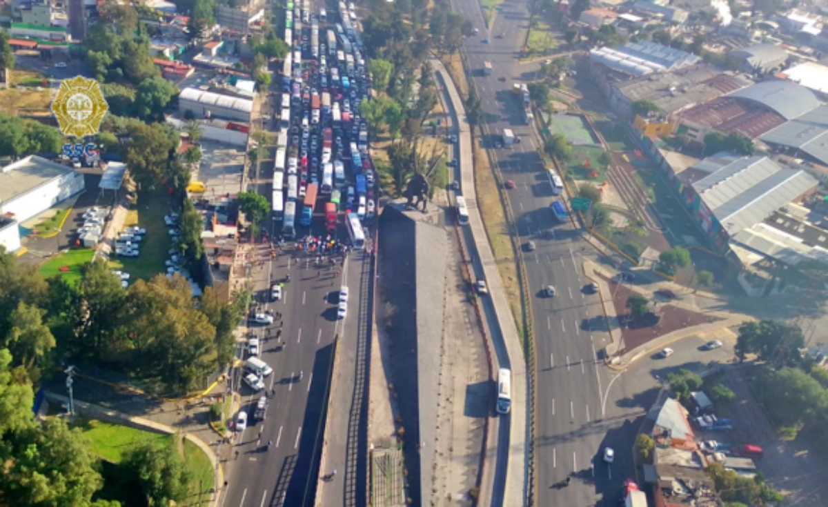 Bloqueo en la México-Pachuca desata caos: piperos exigen alto a operativos y ciudadanos piden cárcel para huachicoleros del agua